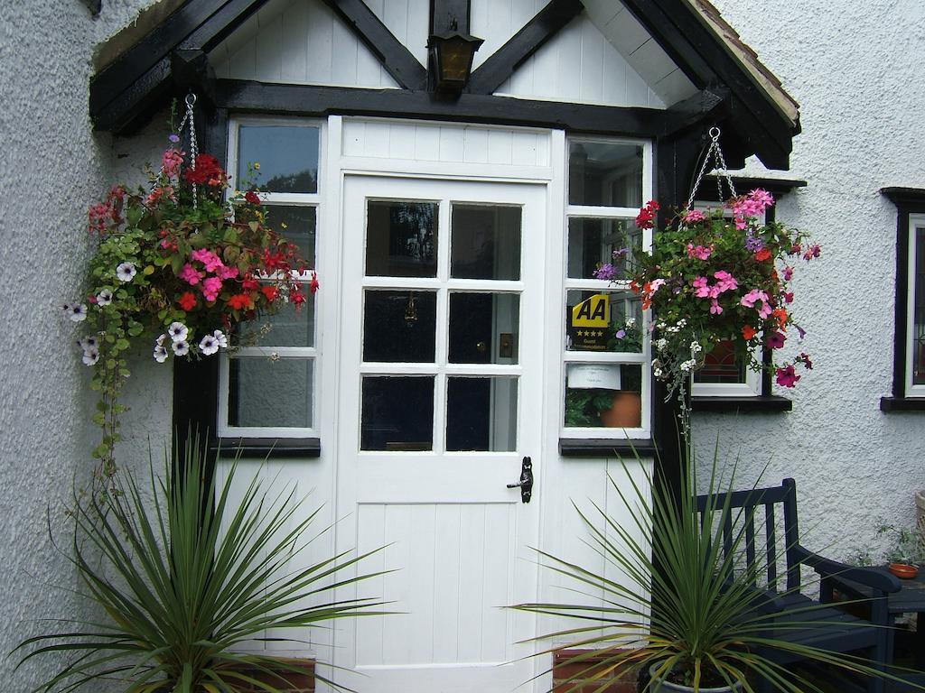 White Lodge Cheltenham Exterior foto